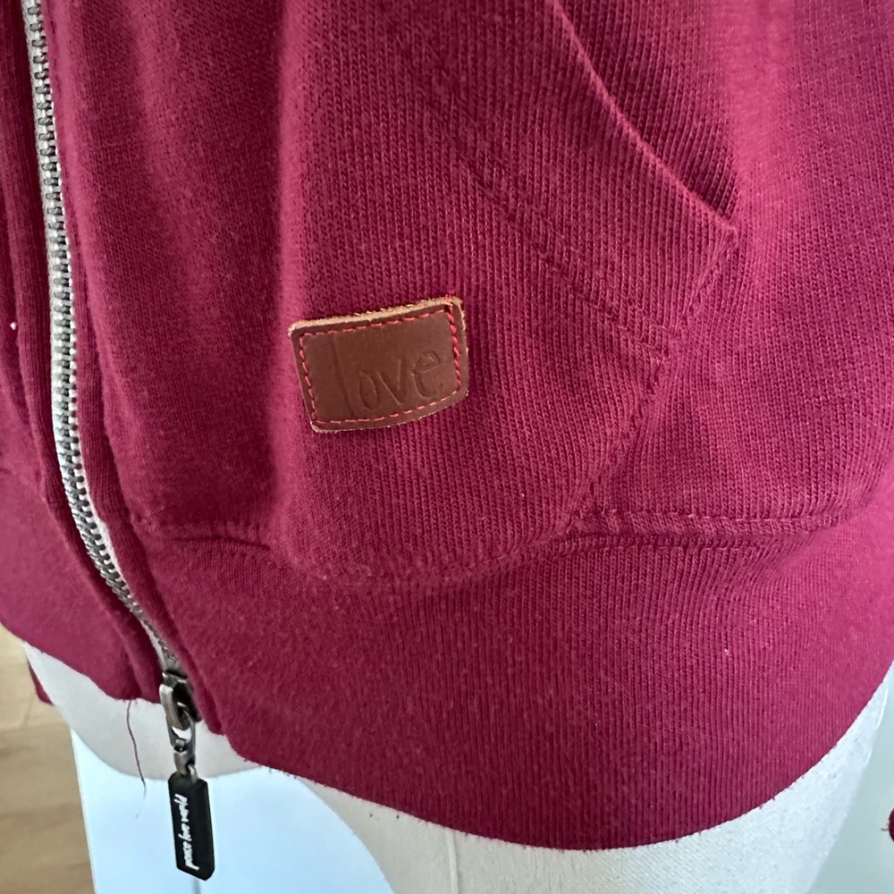 $82 NWOT Peace love world Star studded embroidered Hoodie! Small - Picture 6 of 11